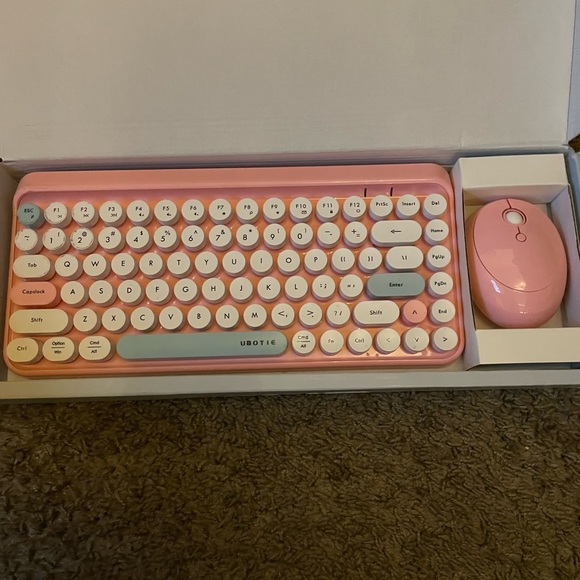 Pink Ubotie keyboard with wireless mouse - Picture 1 of 2
